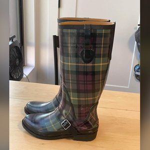 L.L. Bean wellie, size 8, purple plaid